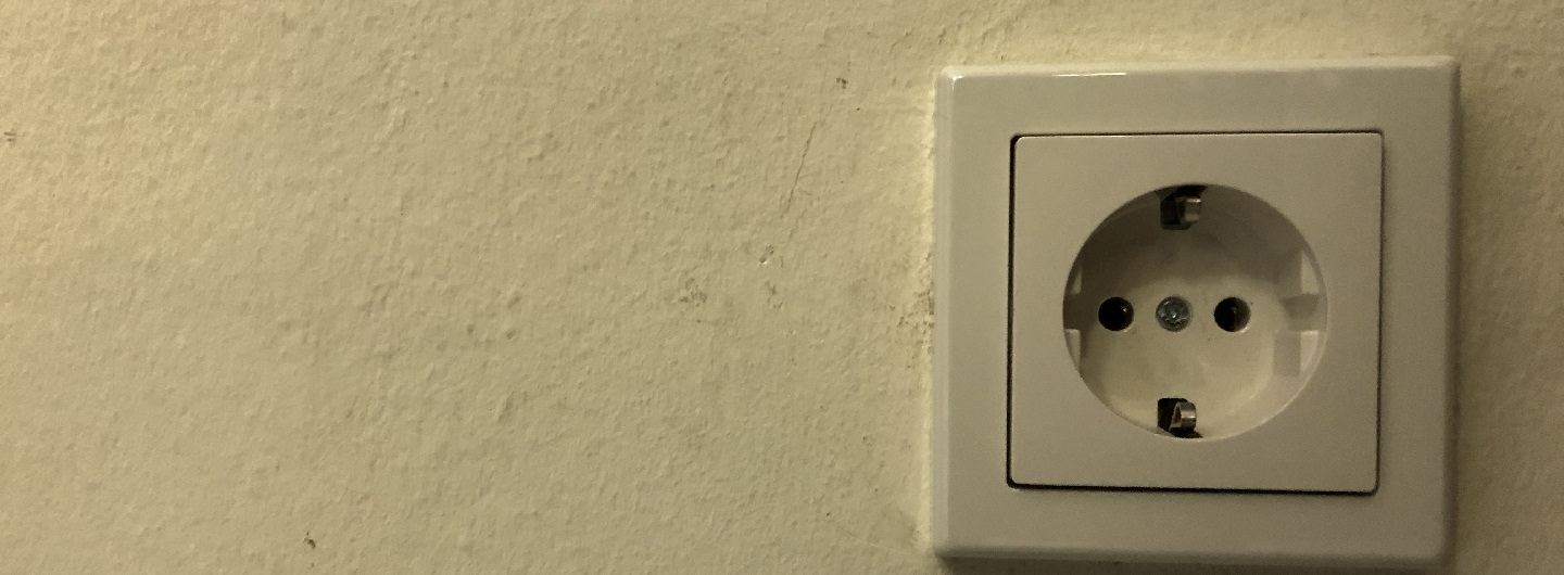 Steckdose als Sinnbild für Spendenaktion Handyladestation