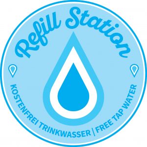 Logo Refill-Station, auch im Schaufenster im Vringstreff zu sehen