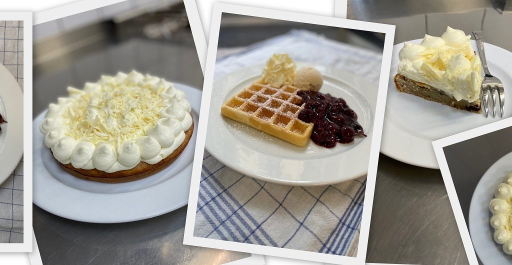 Waffeln und Kuchen im Café des Vringstreffs